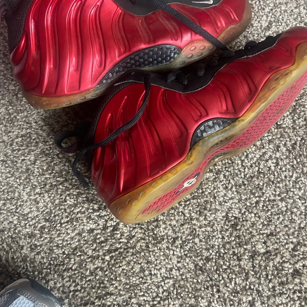 Men’s Nike Foamposite sneakers size 11 red and black - Picture 10 of 11